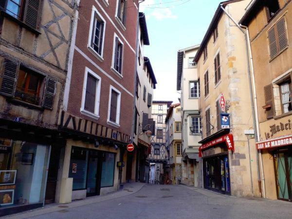 تيير Le Medieval المظهر الخارجي الصورة